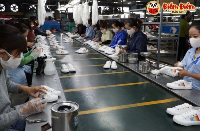 Cách học tiếng Trung giao tiếp trong công xưởng SX giày