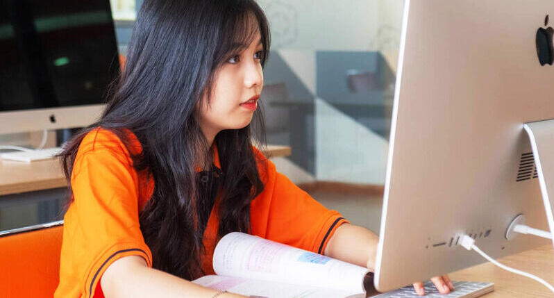 Có nên luyện thi hsk online không